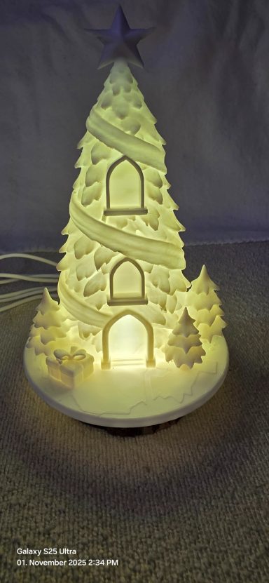 Weihnachtspyramide mit Beleuchtung