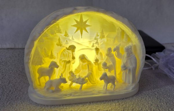 Weihnachtskrippe mit Beleuchtung Weihnachtskrippe mit Beleuchtung